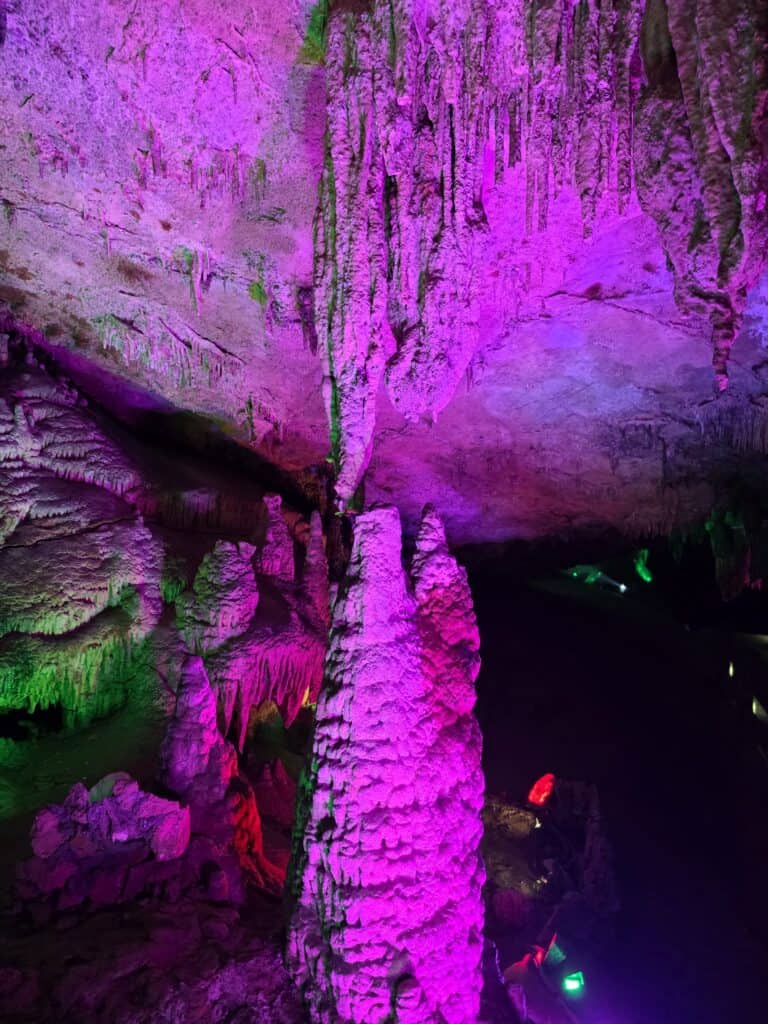 은시 자연 동굴 석순 지형