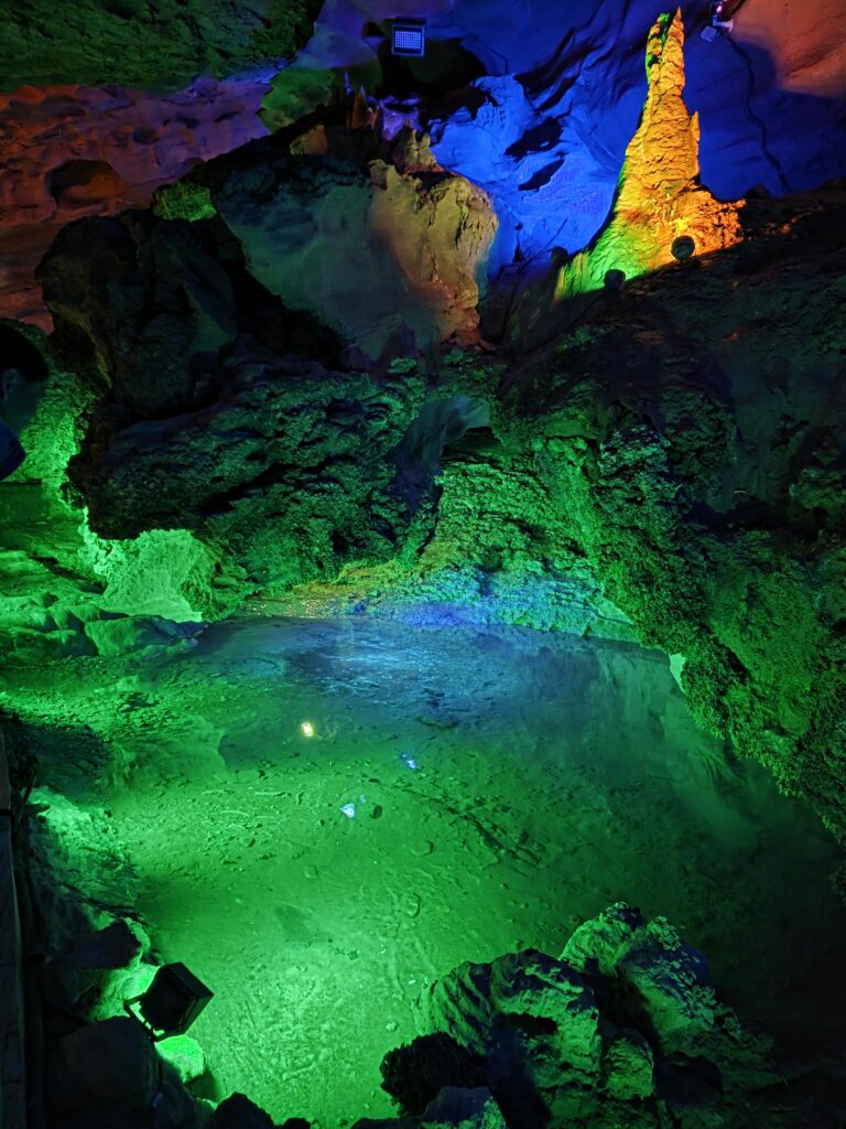 룽린궁 내부 조명 연출 구간